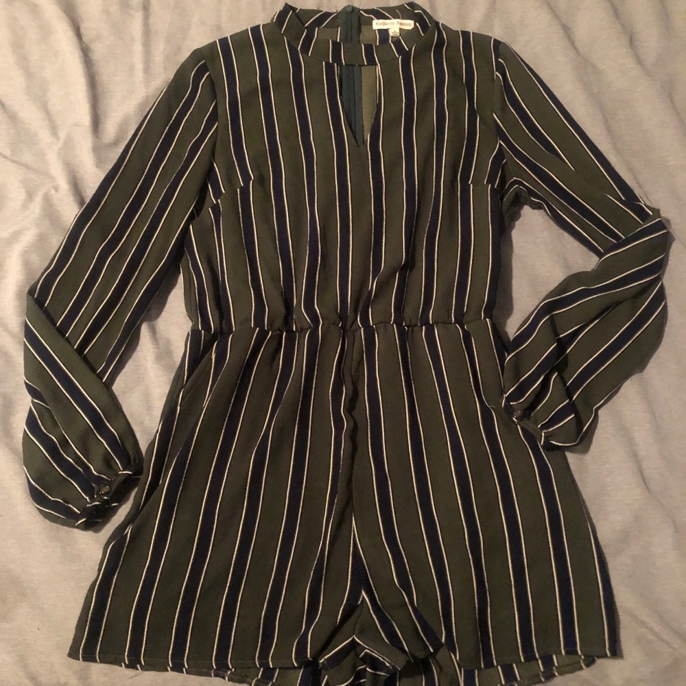 4/$20❗️Green Stripes Shorts Romper